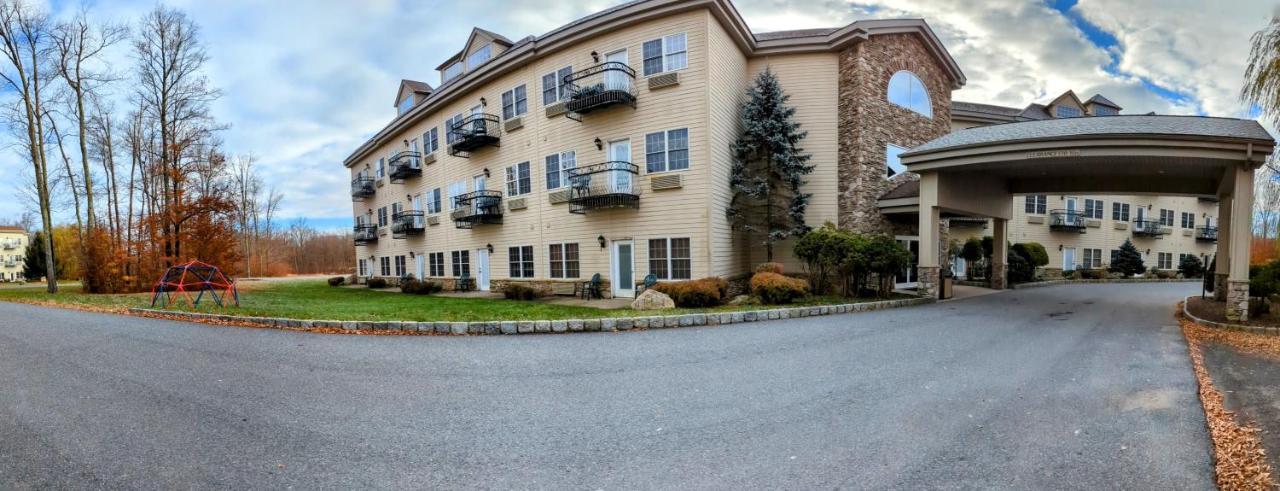 The Willowbrook Golf Hotel At Split Rock Lake Harmony Exterior photo